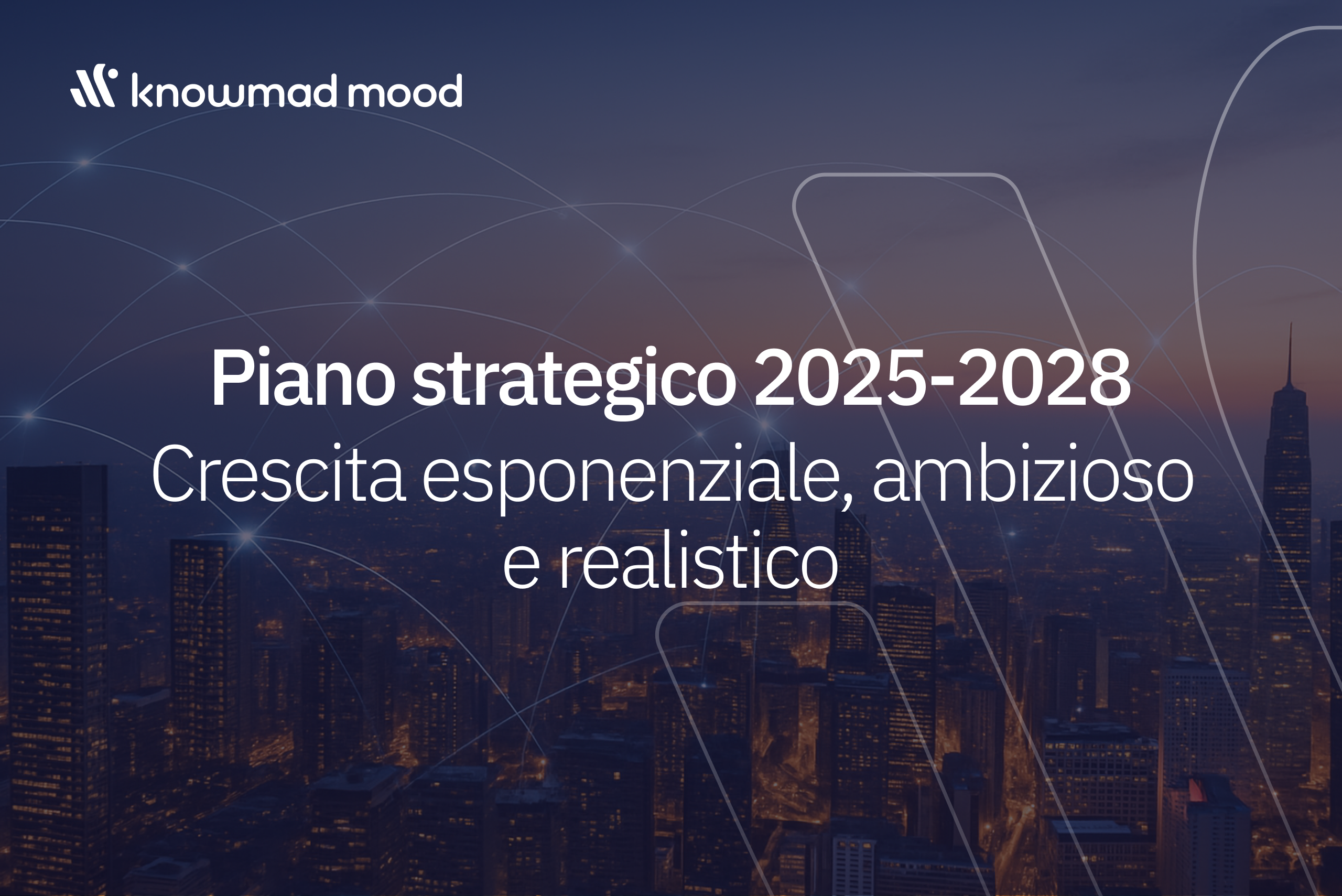 Sfondo urbano con linee digitali connesse e messaggio di knowmad mood: "Piano strategico 2025–2028. Crescita esponenziale, ambiziosa e realistica".